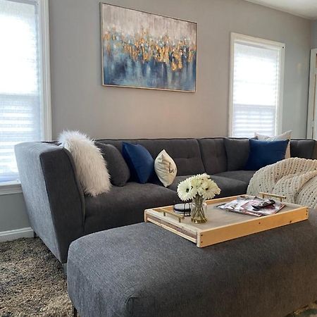 Cozy, Upstairs Apartment Pets Welcome With Fee Family Friendly Close To Everything Cleveland Bagian luar foto