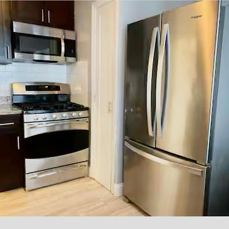 Cozy, Upstairs Apartment Pets Welcome With Fee Family Friendly Close To Everything Cleveland Bagian luar foto