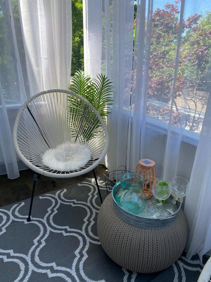 Cozy, Upstairs Apartment Pets Welcome With Fee Family Friendly Close To Everything Cleveland Bagian luar foto