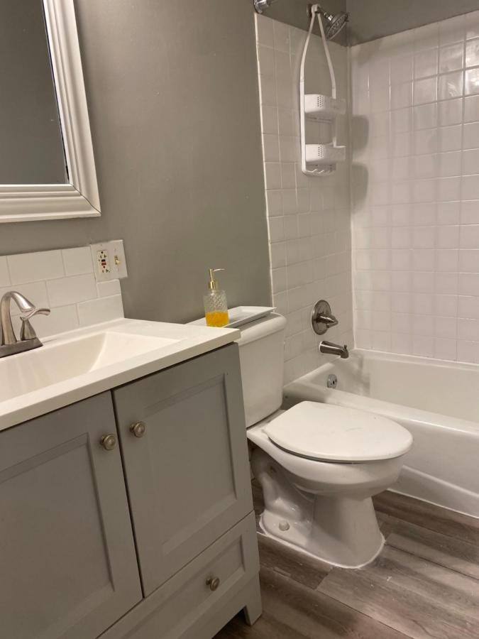 Cozy, Upstairs Apartment Pets Welcome With Fee Family Friendly Close To Everything Cleveland Bagian luar foto
