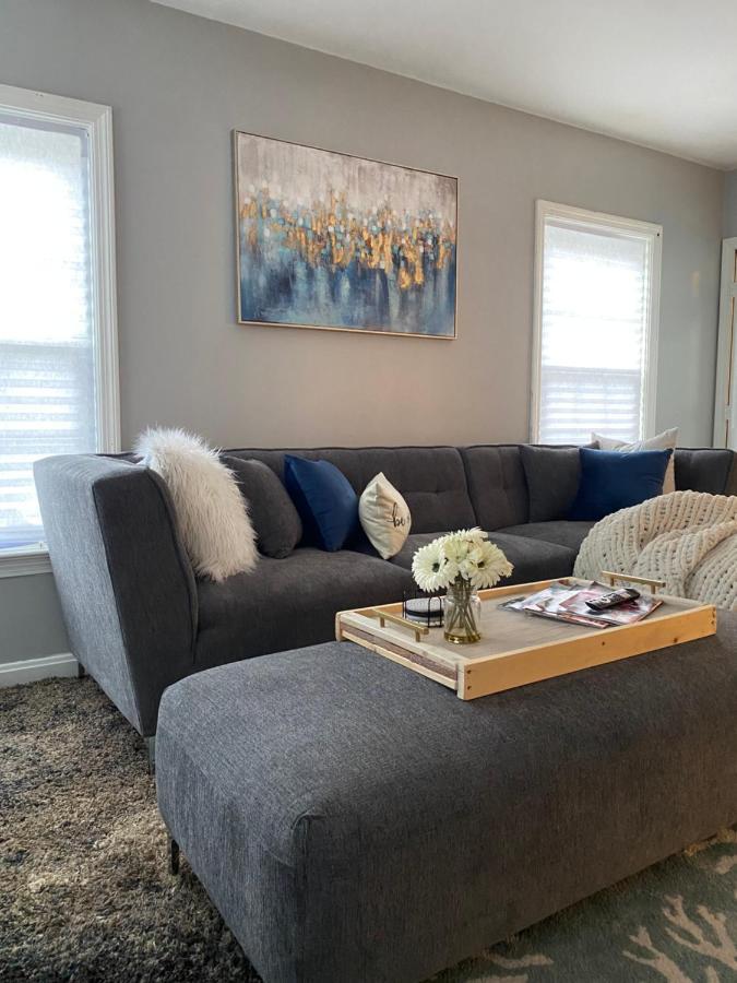 Cozy, Upstairs Apartment Pets Welcome With Fee Family Friendly Close To Everything Cleveland Bagian luar foto