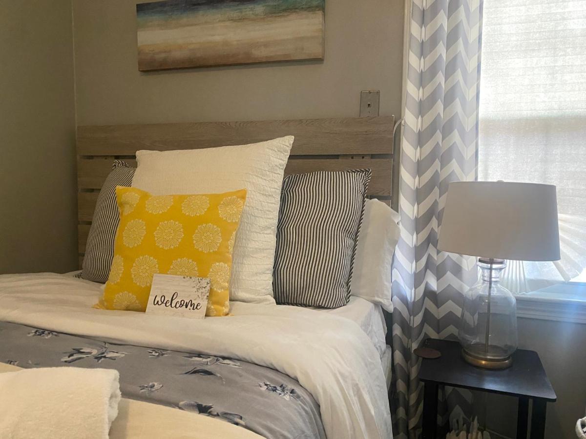 Cozy, Upstairs Apartment Pets Welcome With Fee Family Friendly Close To Everything Cleveland Bagian luar foto