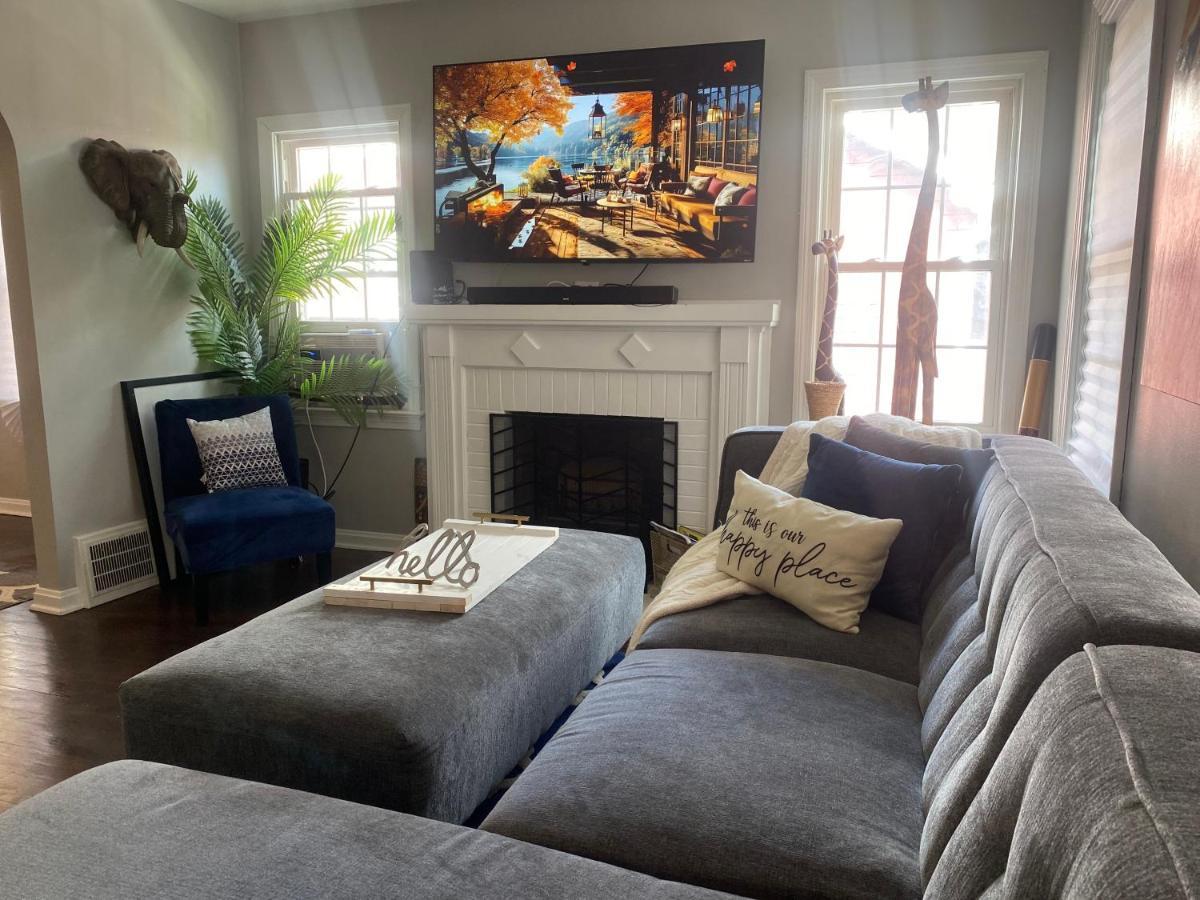 Cozy, Upstairs Apartment Pets Welcome With Fee Family Friendly Close To Everything Cleveland Bagian luar foto