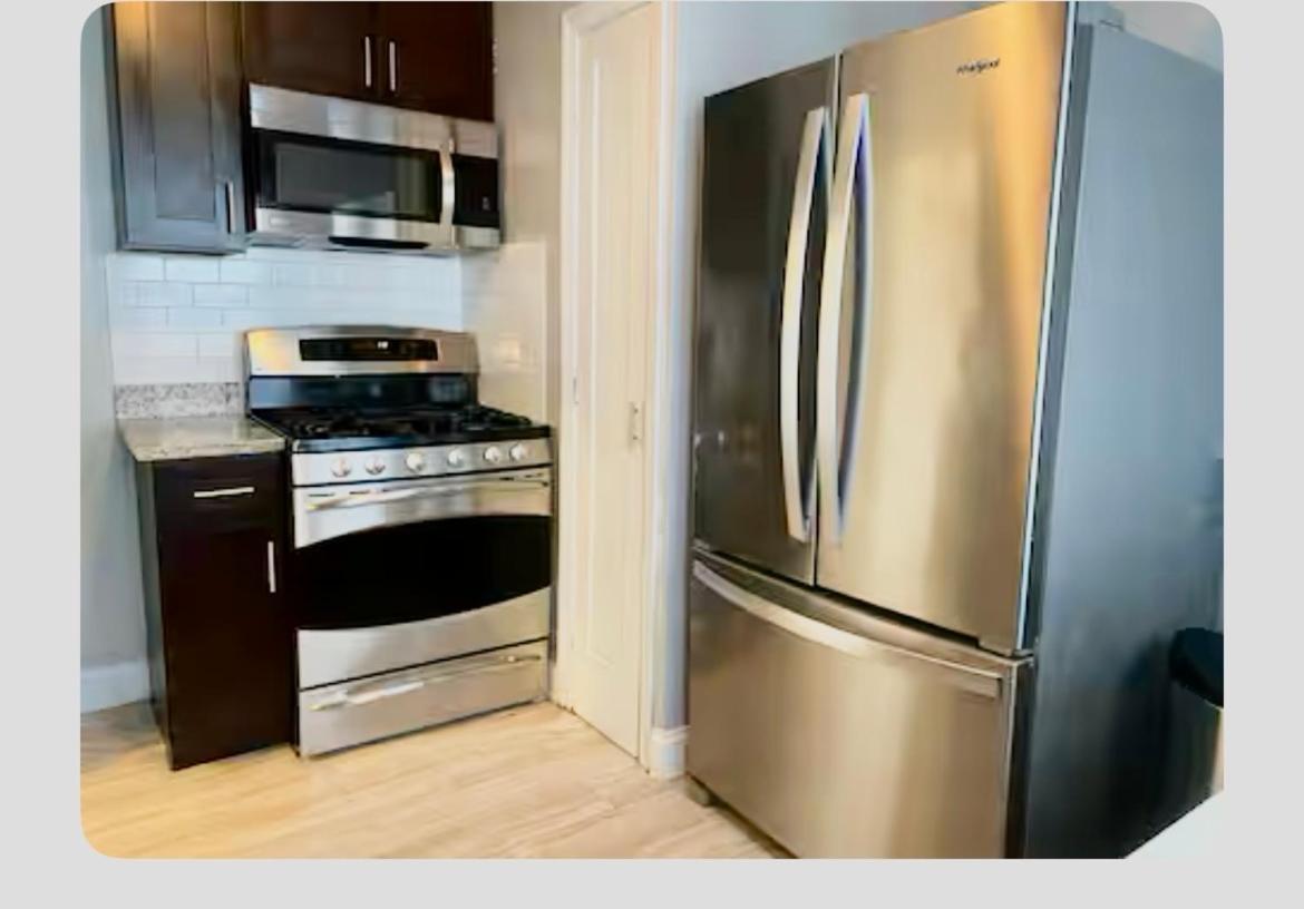 Cozy, Upstairs Apartment Pets Welcome With Fee Family Friendly Close To Everything Cleveland Bagian luar foto